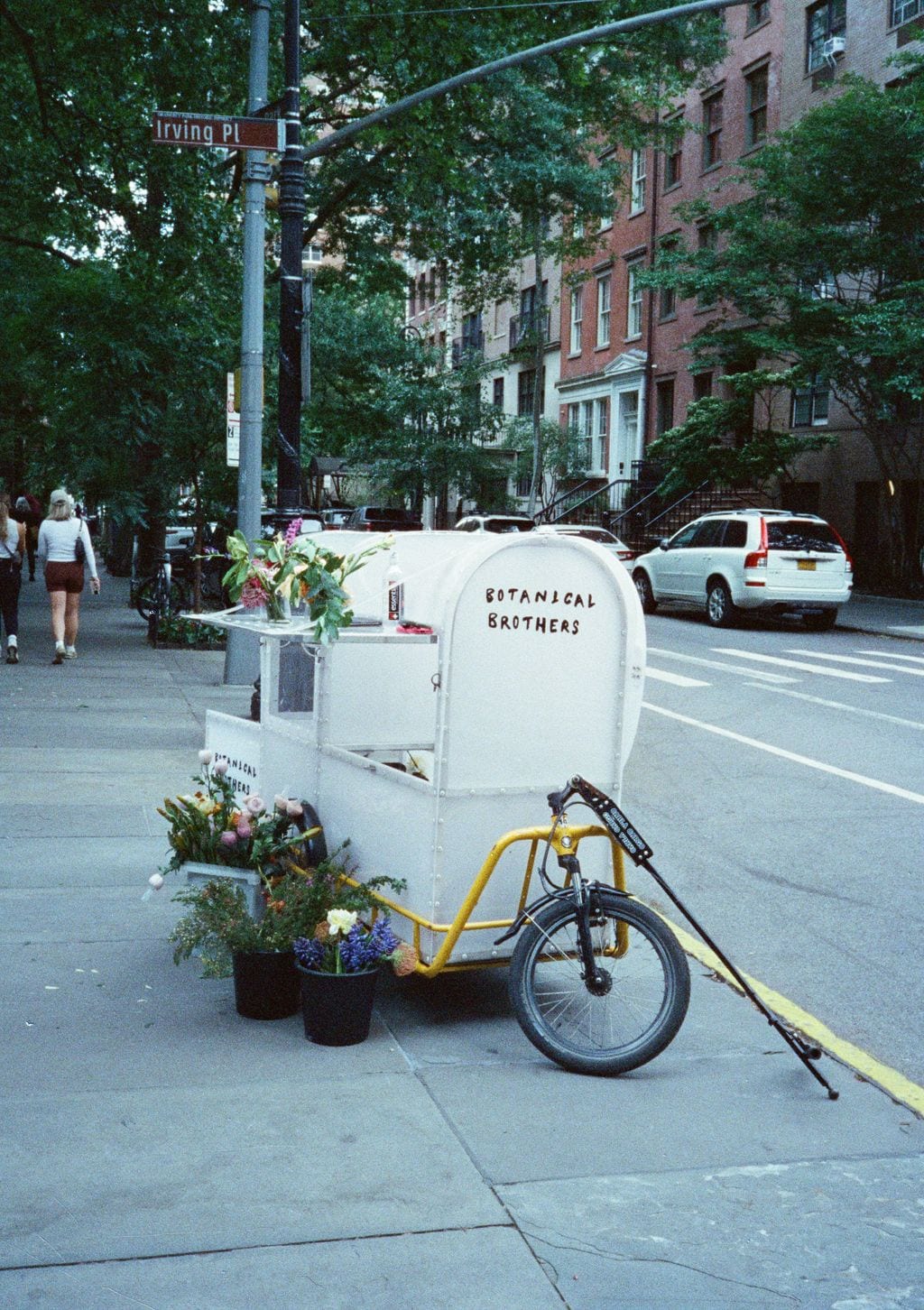 Botanical Brothers flower cart on Irving Place — 35mm